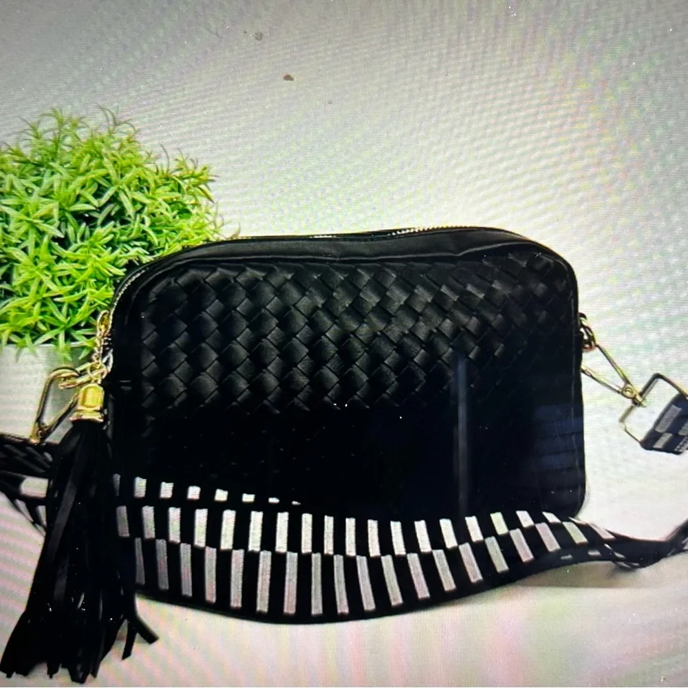 Woven Willow Camera Crossbody Bag - Picture 1 of 4